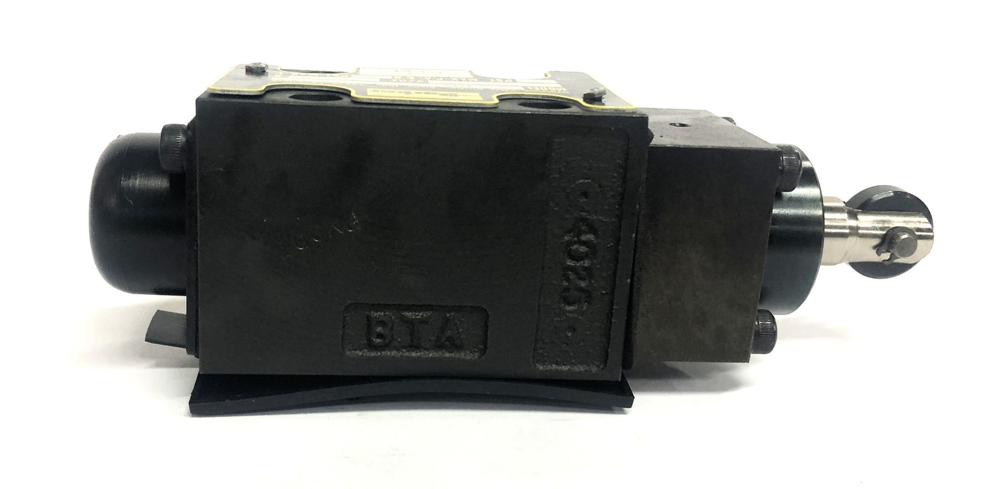 Parker 30 Degree 5000PSI Directional Control Valve D1VC4BV 72 NOS