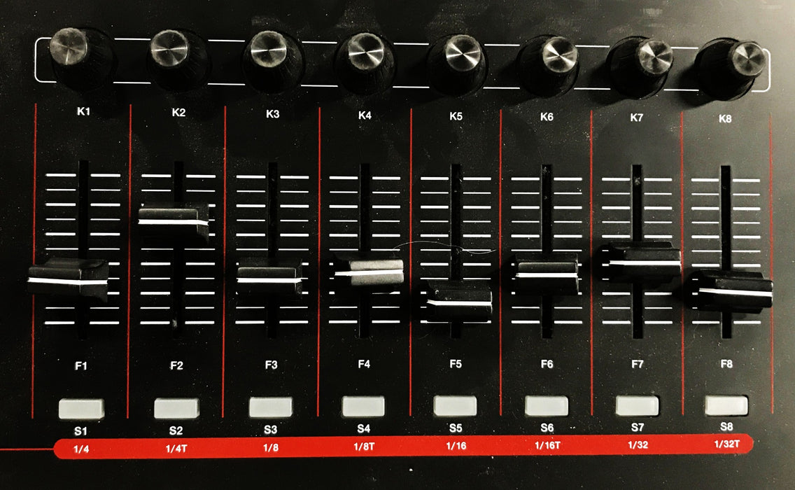Akai Professional 61-Key Keyboard and Controller MPK261 No Power Cord USED