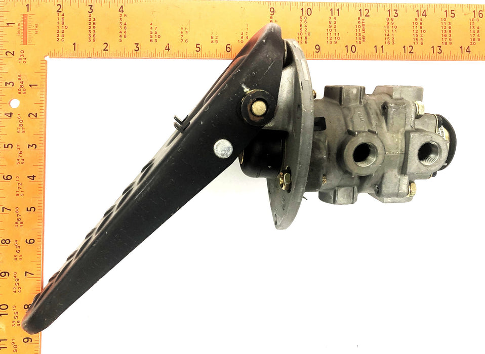 Bendix Foot Brake Valve With Pedal T-290181-G NOS