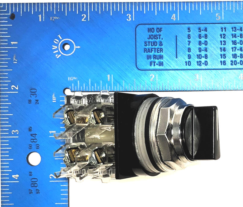 General Electric NEMA A600 Selector Switch CR104P NOS