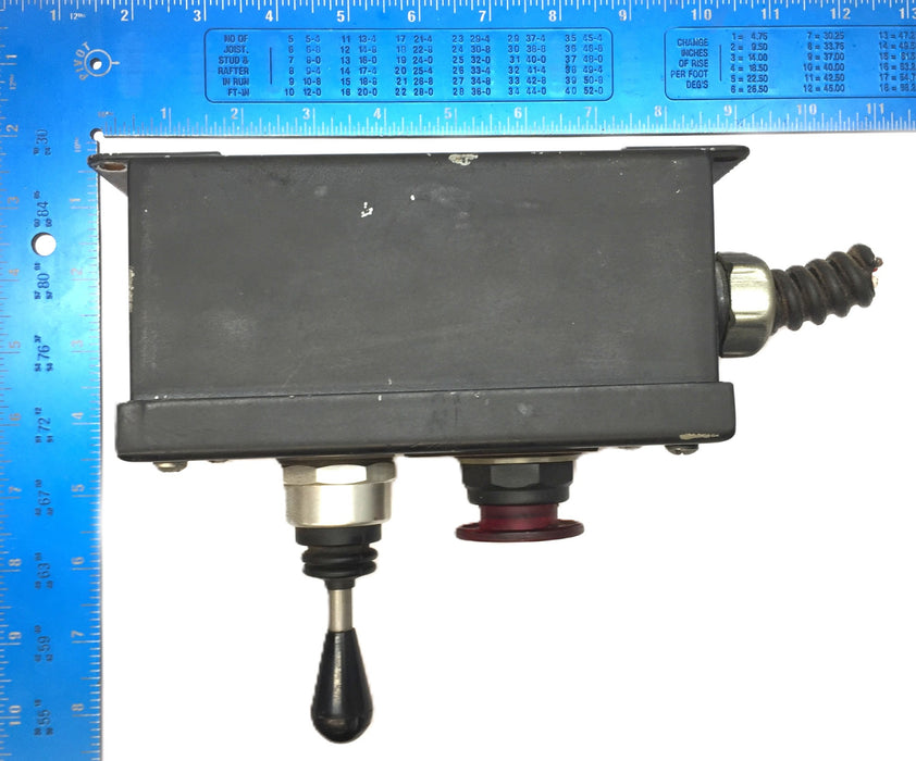 Allen-Bradley 800TT2H3 Industrial Control System (LR78446) USED