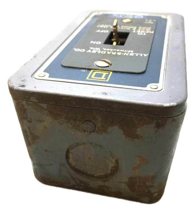SquareD/AB 115-230V 2-Pole Starter Enclosure 2510AG2 (Missing Switch) USED