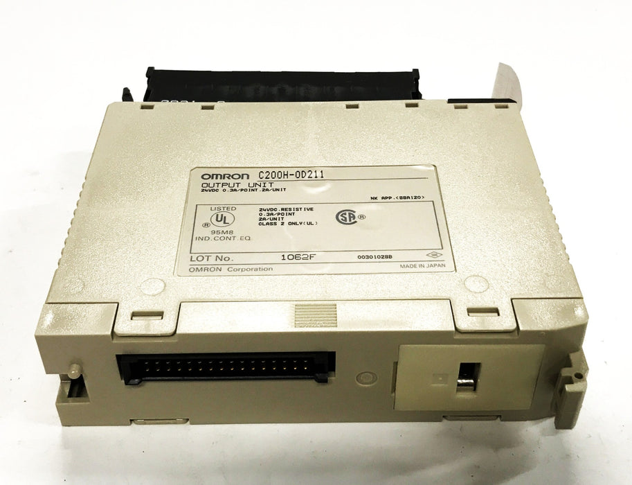 Omron SYSMAC Programmable Controller Output Unit Module C200H-OD211 NOS