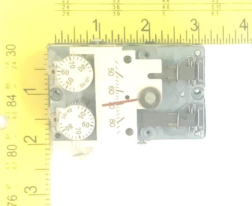 Siemens Pneumatic Room Thermostat and Wallplate 192-204 NOS