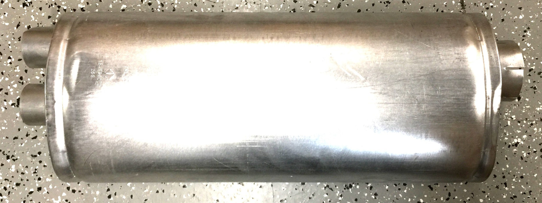 International/Navistar Exhaust Muffler (Dented) 1647960C2 NOS