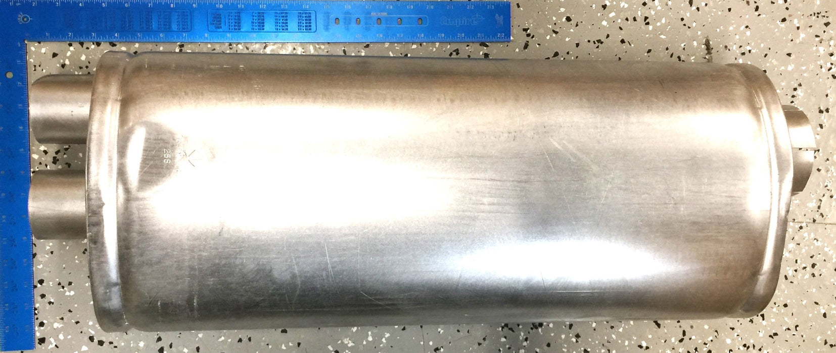 International/Navistar Exhaust Muffler (Dented) 1647960C2 NOS