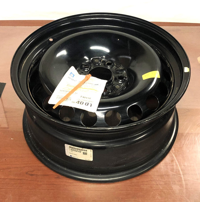 GM 18x8 Inch Wheel Assembly 92246104 NOS