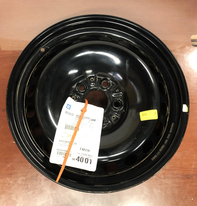 GM 18x8 Inch Wheel Assembly 92246104 NOS