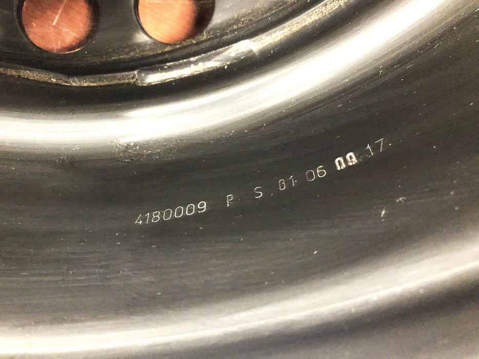 GM 18x8 Inch Wheel Assembly 92246104 NOS