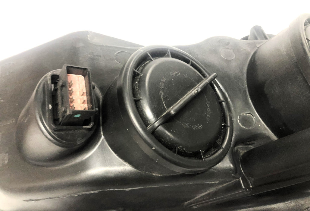 GM Driver Side Headlamp Assembly Missing Bulb 92245554 (5554U) NOS
