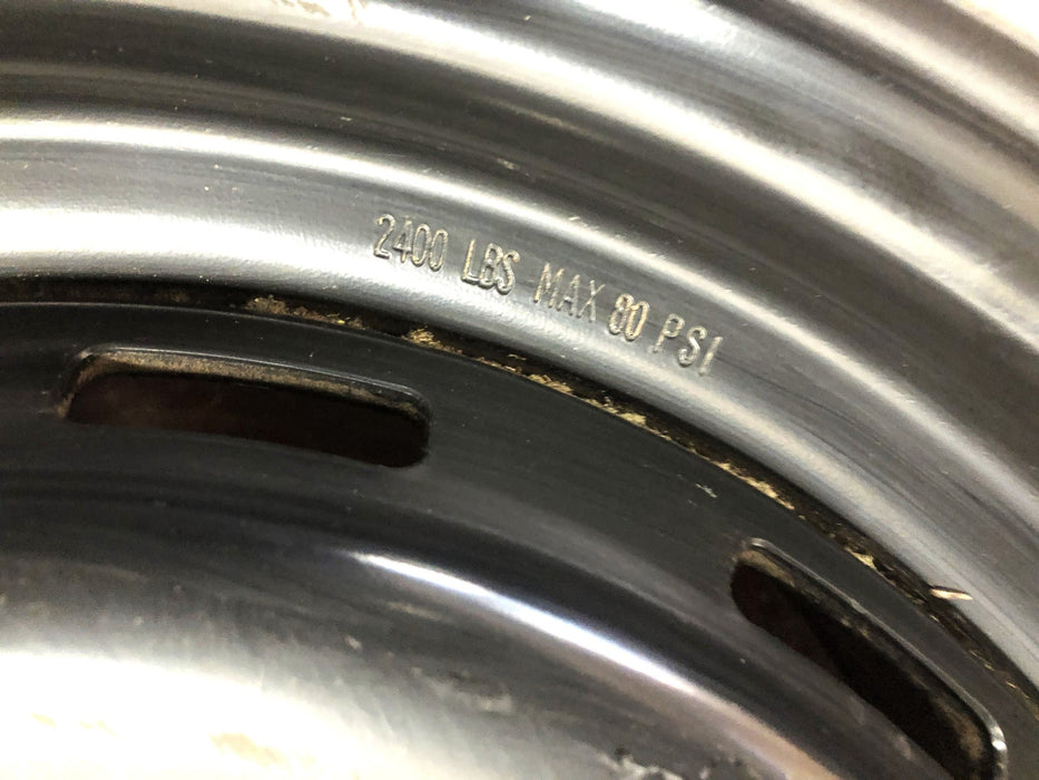 GM 16x6.5 Inch Wheel Assembly 09592306 NOS