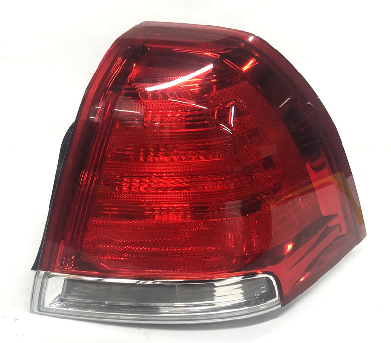 Unbranded Right Hand Tail Light Assembly 5551U (5551-0006567) NOS