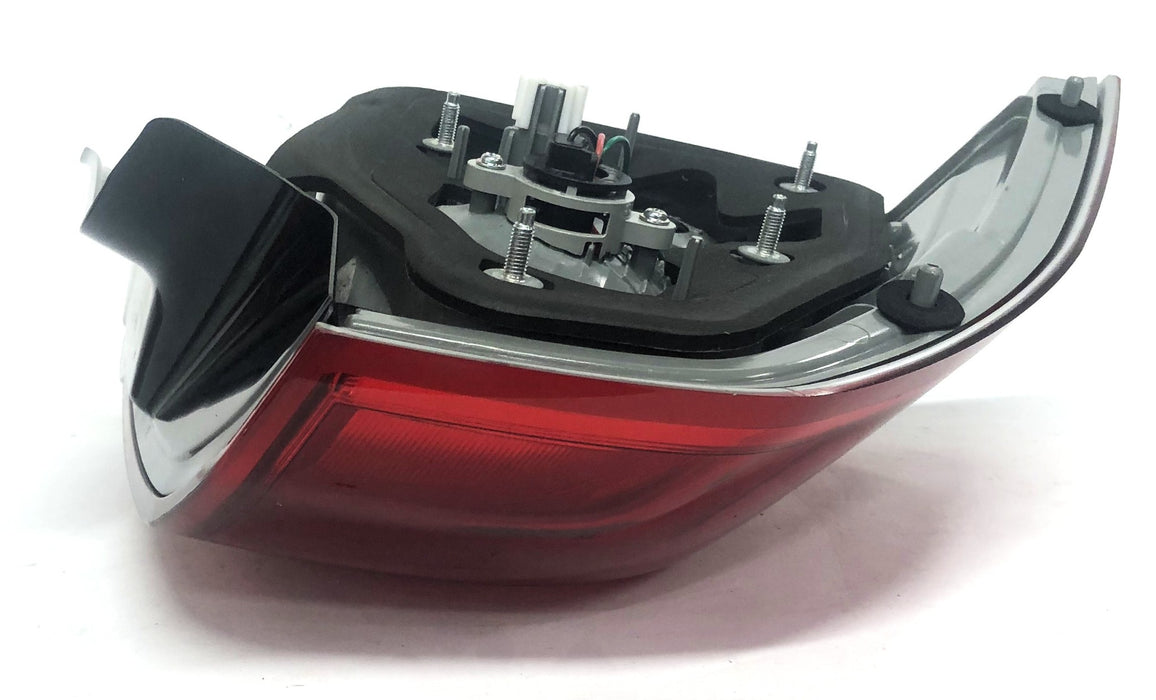 Unbranded Right Hand Tail Light Assembly 5551U (5551-0006567) NOS