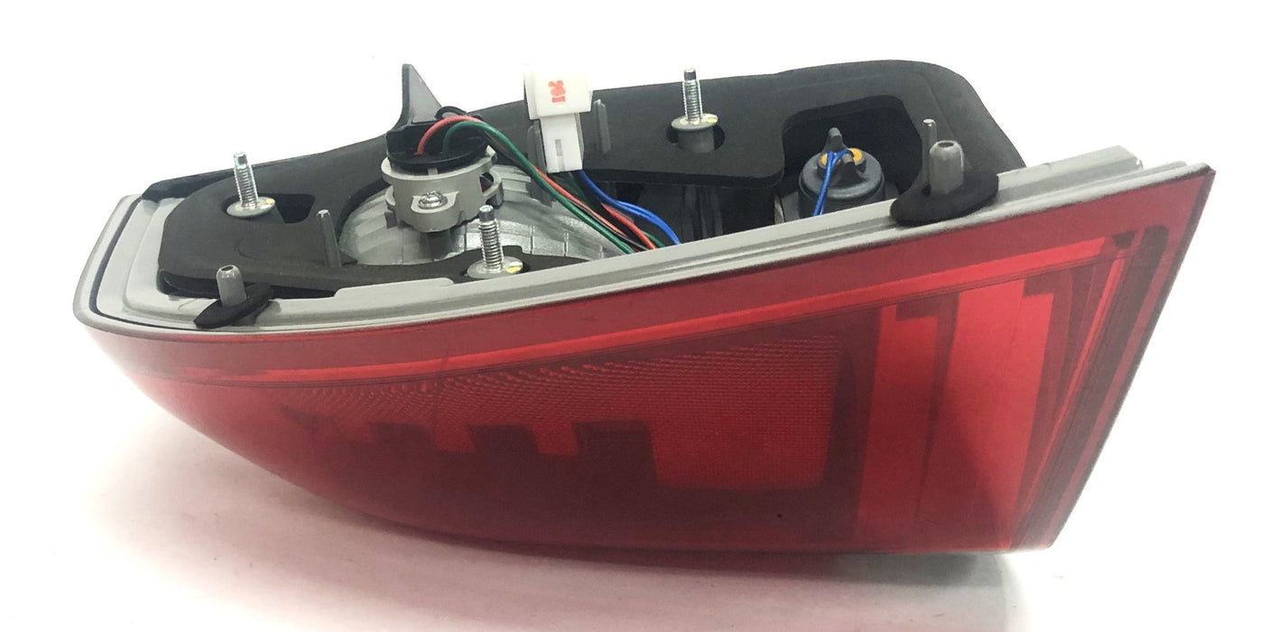 Unbranded Right Hand Tail Light Assembly 5551U (5551-0006567) NOS