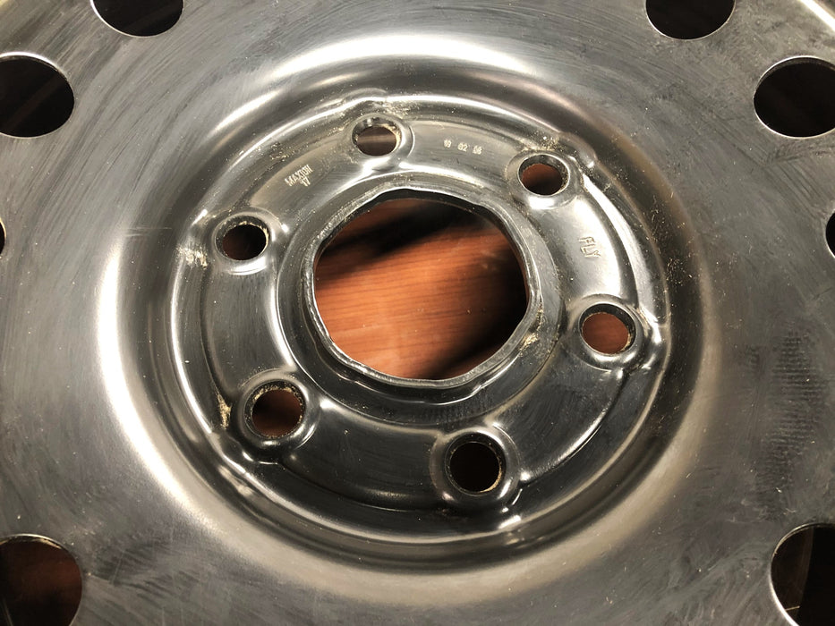 GM 17x7.5J Wheel Assembly 9596426 NOS