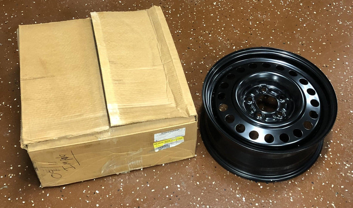 GM 16x6.5 Inch Wheel Assembly 20989817 NOS
