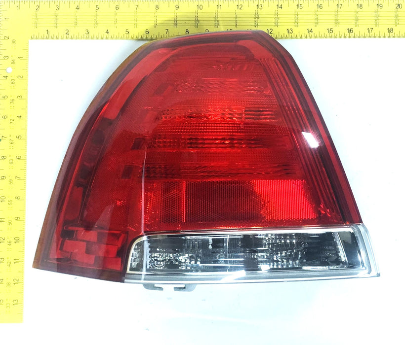 Unbranded Left Hand Tail Light Assembly 5552U (5552-0006225) NOS