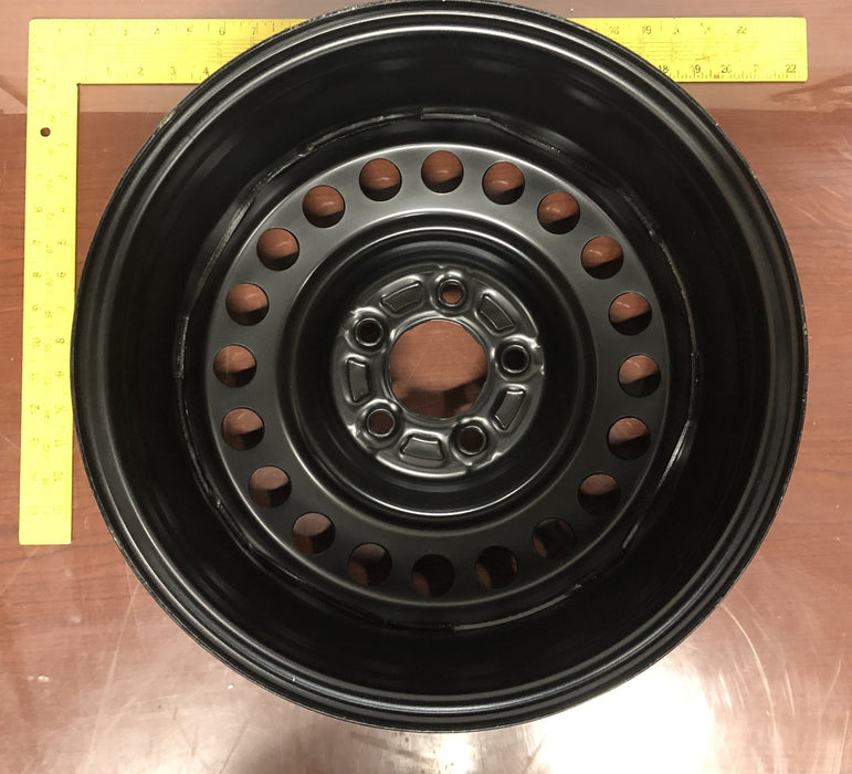 GM 16x6.5 Inch Wheel Assembly 20989817 NOS
