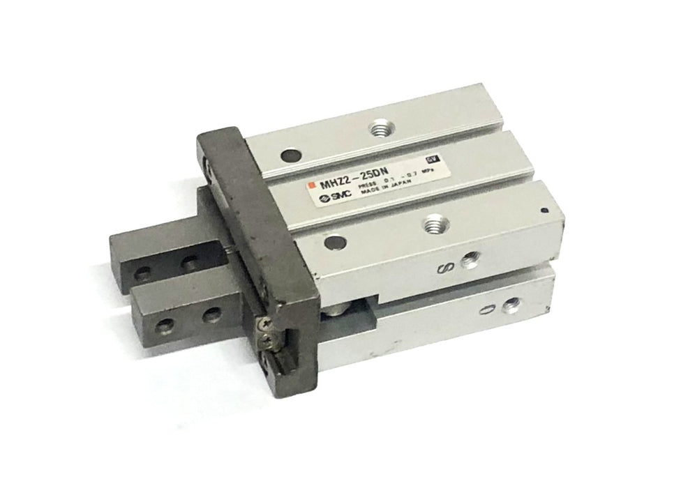 SMC 0.1-0.7 MPa Finger Cylinder MHZ2-25DN NOS