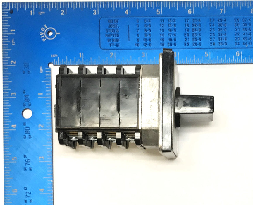 ABB 690V 25A IEC 947-3 AC 22B Rotary Switch SK 632 024-P (5283282-1) USED