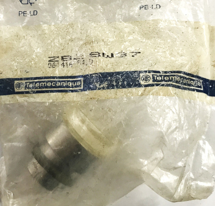 Telemecanique White Pushbutton 2B2-BW37 [Lot of 2] NOS