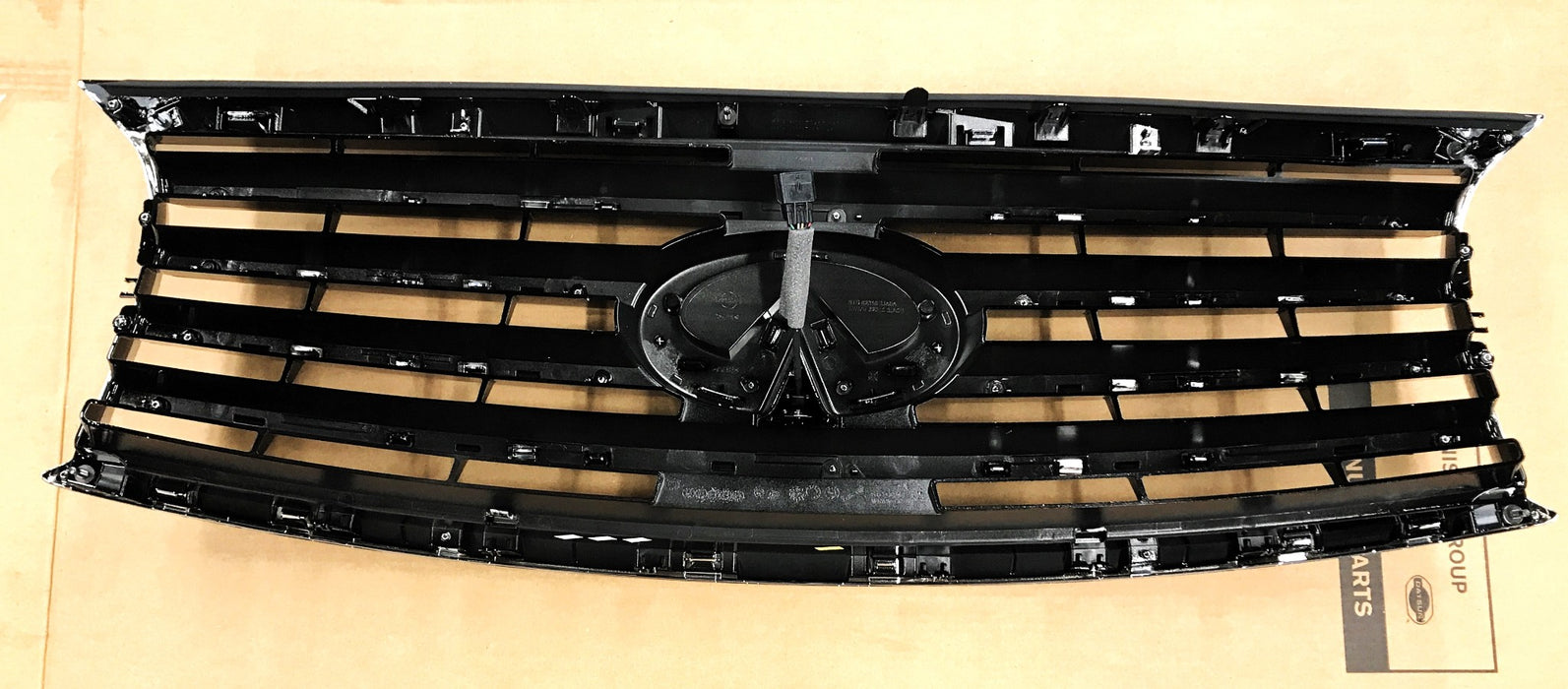 Nissan Front Grille Assembly 62310-3JA0B NOS