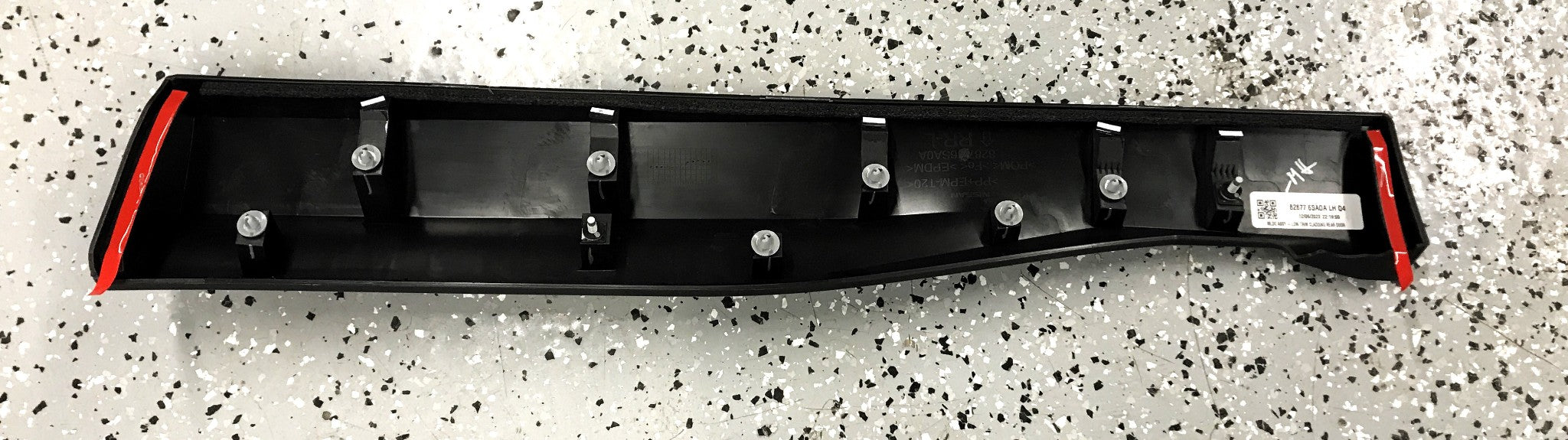 Nissan Rear LH Door Lower Molding 82877-65A0A NOS