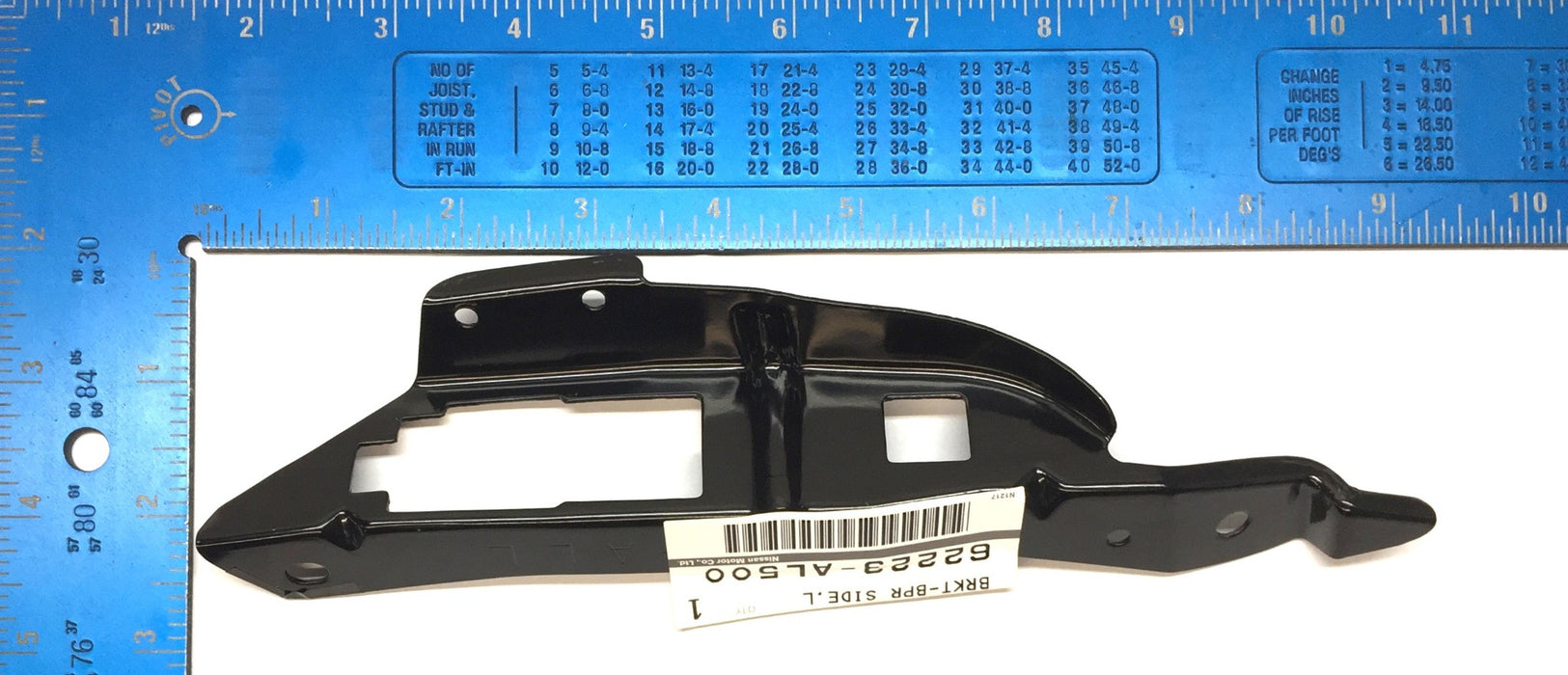 Nissan Group Front Side Bumper Bracket 62223-AL500 NOS
