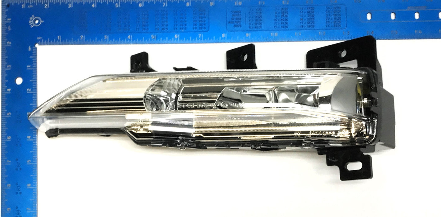 Nissan RH Fog Lamp Assembly 26150-5DA2C NOS