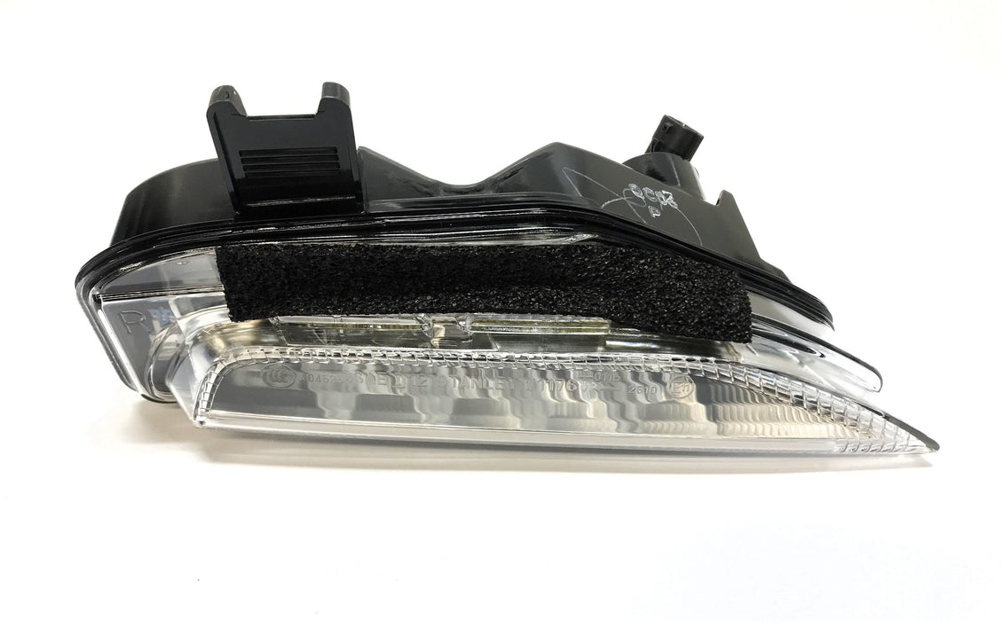 Nissan Front Right Turn Signal Lamp Assembly 26130-5ZA0A NOS