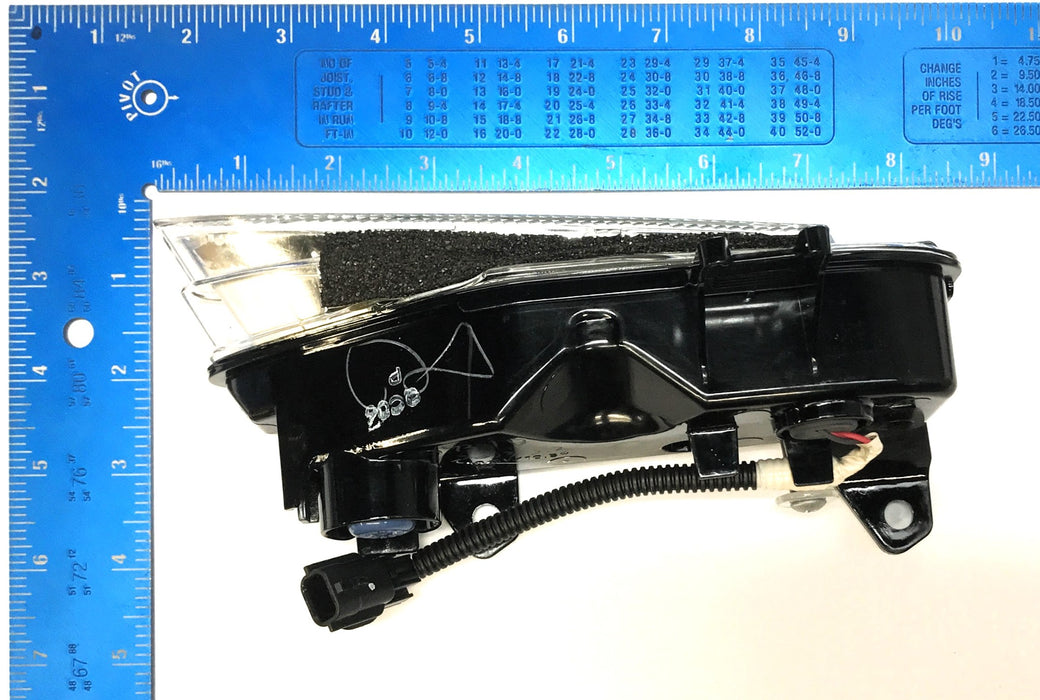 Nissan Front Right Turn Signal Lamp Assembly 26130-5ZA0A NOS