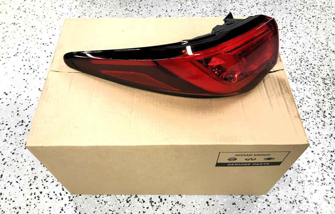 Nissan LH Rear Lamp Assembly 26555-9NC0A NOS