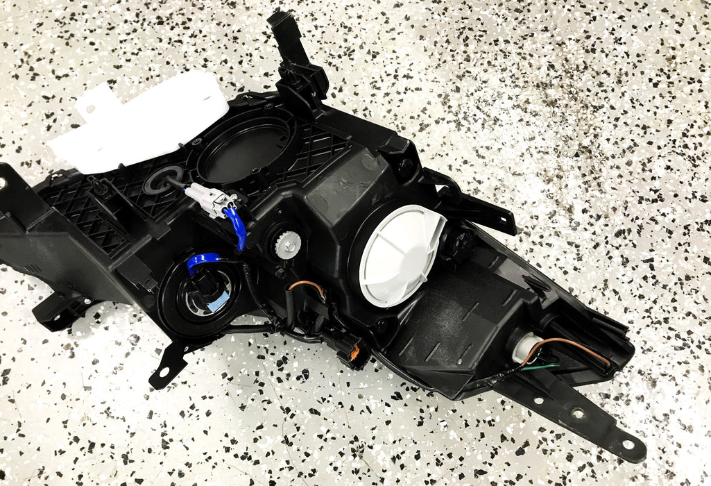 Nissan LH Lamp Assembly 26060-1BA1A NOS