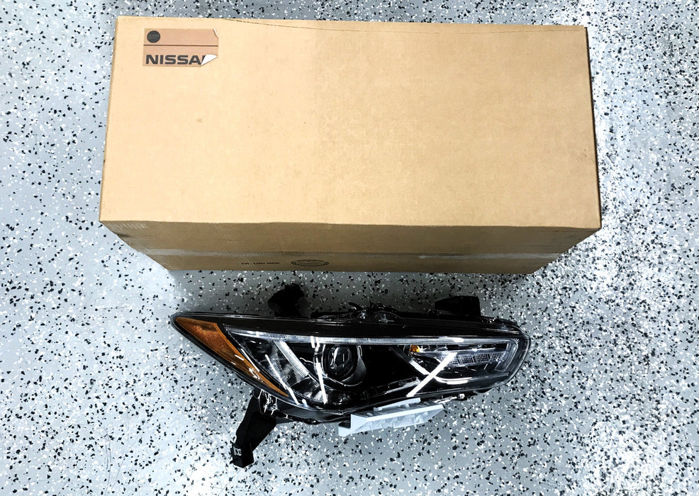 Nissan RH Headlamp Assembly 26010-9NR0B NOS