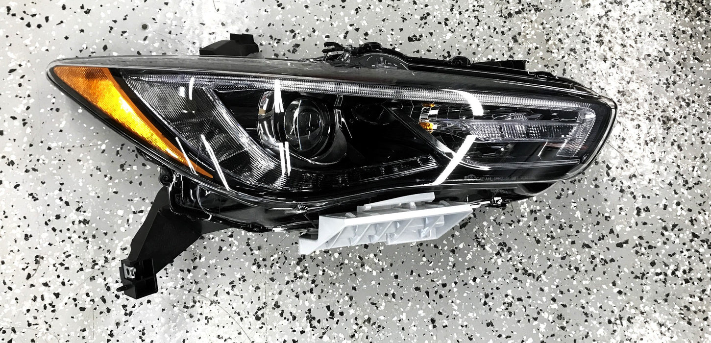Nissan RH Headlamp Assembly 26010-9NR0B NOS
