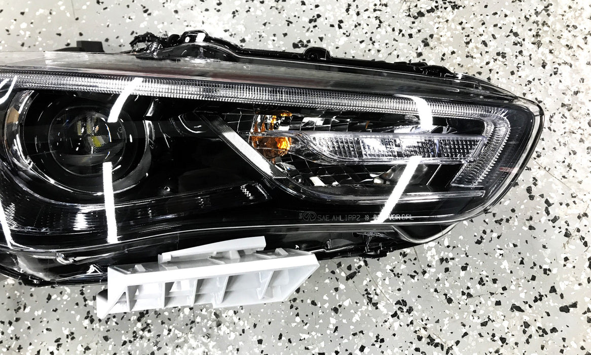 Nissan RH Headlamp Assembly 26010-9NR0B NOS