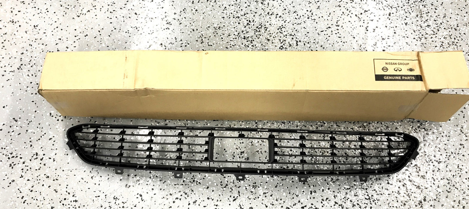 Nissan Lower Front Grille 62256-1LA0C NOS