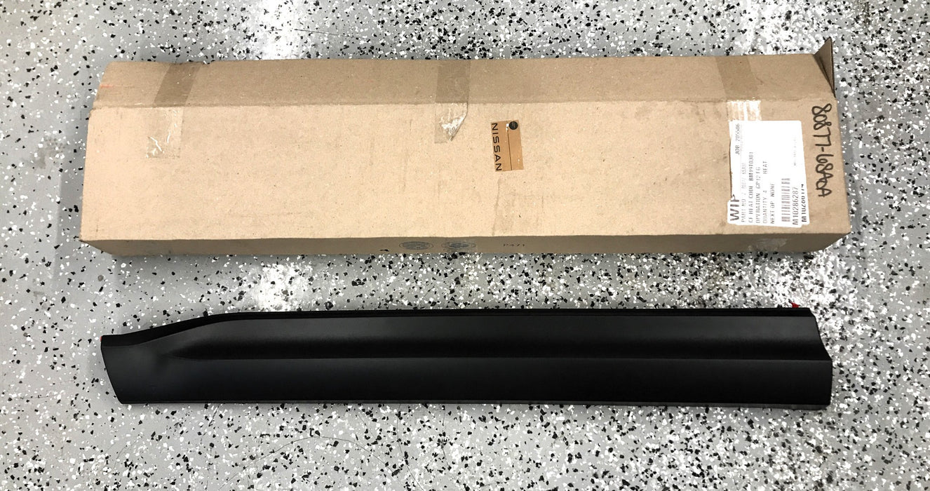 Nissan Low Trim Cladding Front Door Molding Assembly 80877-6SA0A NOS