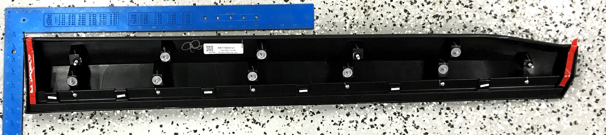 Nissan Low Trim Cladding Front Door Molding Assembly 80877-6SA0A NOS