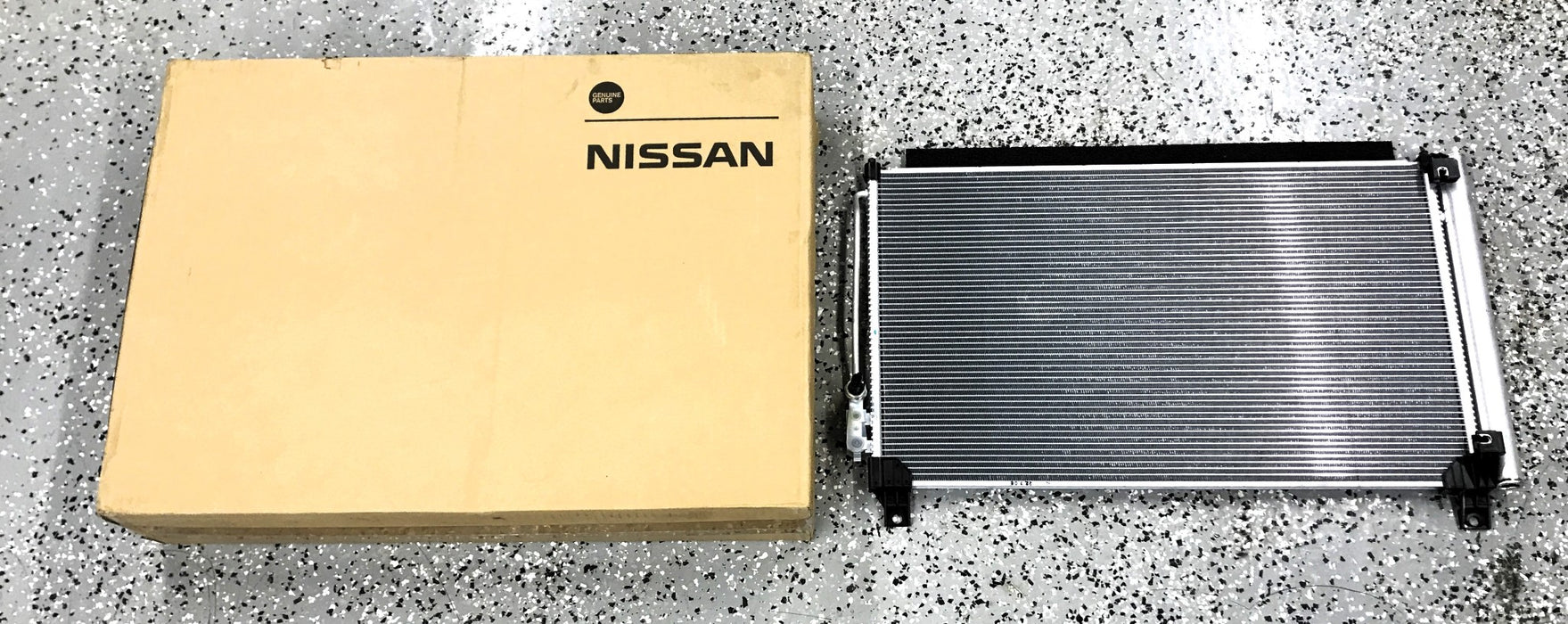 Nissan Condenser & Liquid Tank Assembly 92100-6HB0A NOS