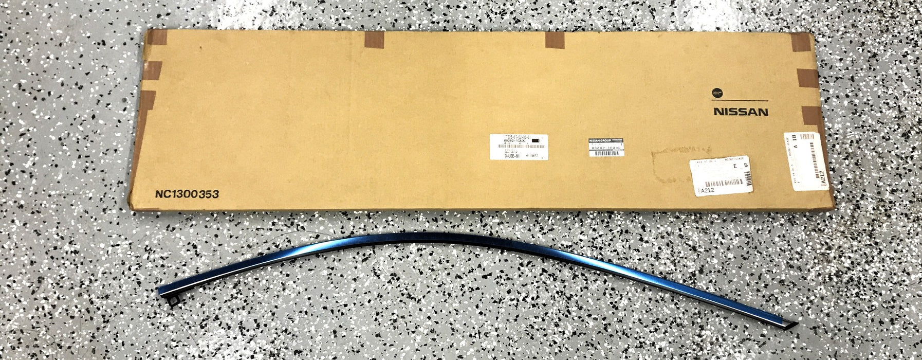 Nissan Front RH (Passenger Side) Upper Door Sash Molding 80282-1CA0C NOS
