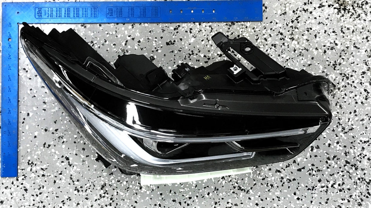 Nissan RH (Passenger Side) Headlamp Assembly 26010-6GW0B NOS