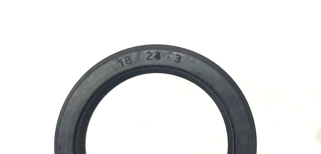 Unbranded Oil Seal 18 24 3 [Lot of 4] NOS