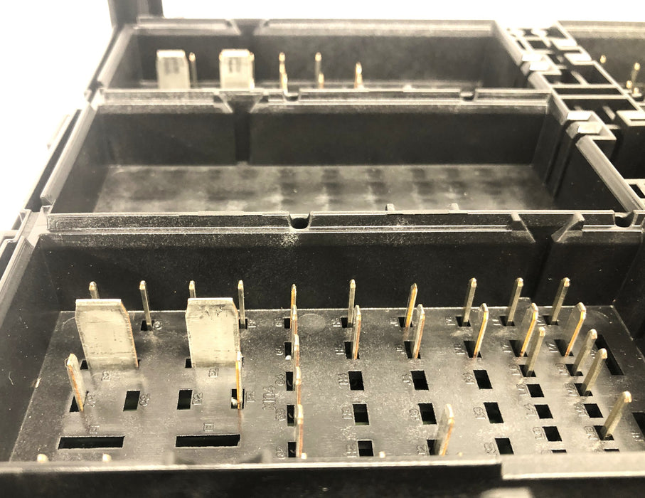 General Motors/GM Wiring Harness Junction Box 84303174 USED