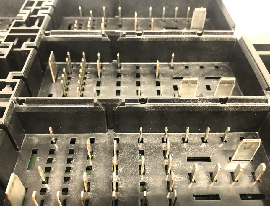 General Motors/GM Wiring Harness Junction Box 84303174 USED