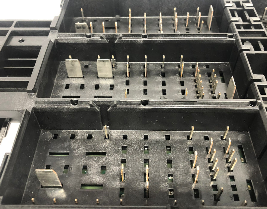 General Motors/GM Wiring Harness Junction Box 84303174 USED