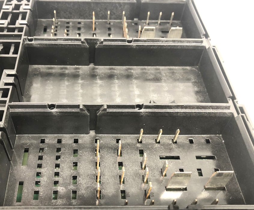 General Motors/GM Wiring Harness Junction Box 84303174 USED