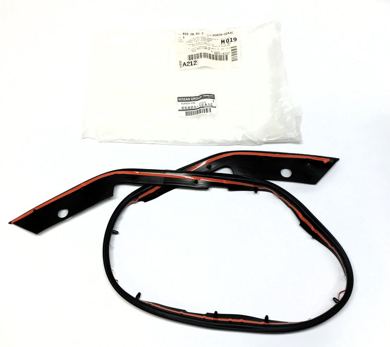 Nissan Front Hood Rubber End Seal 65820-1CA1C NOS