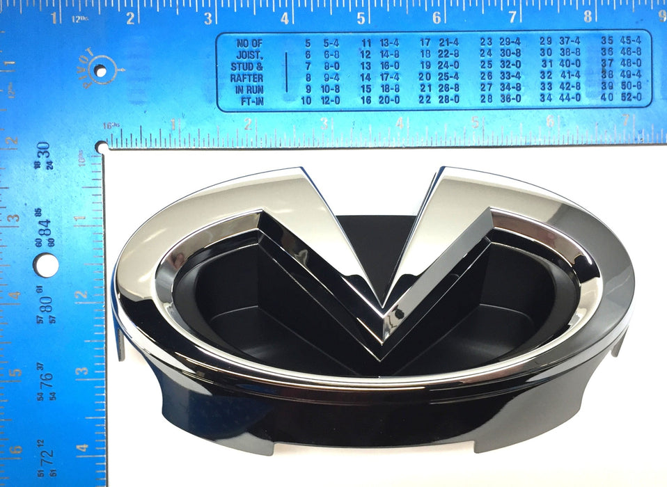 Nissan Group Chrome Radiator Emblem 62890-JK60A (62890-JK60A) NOS