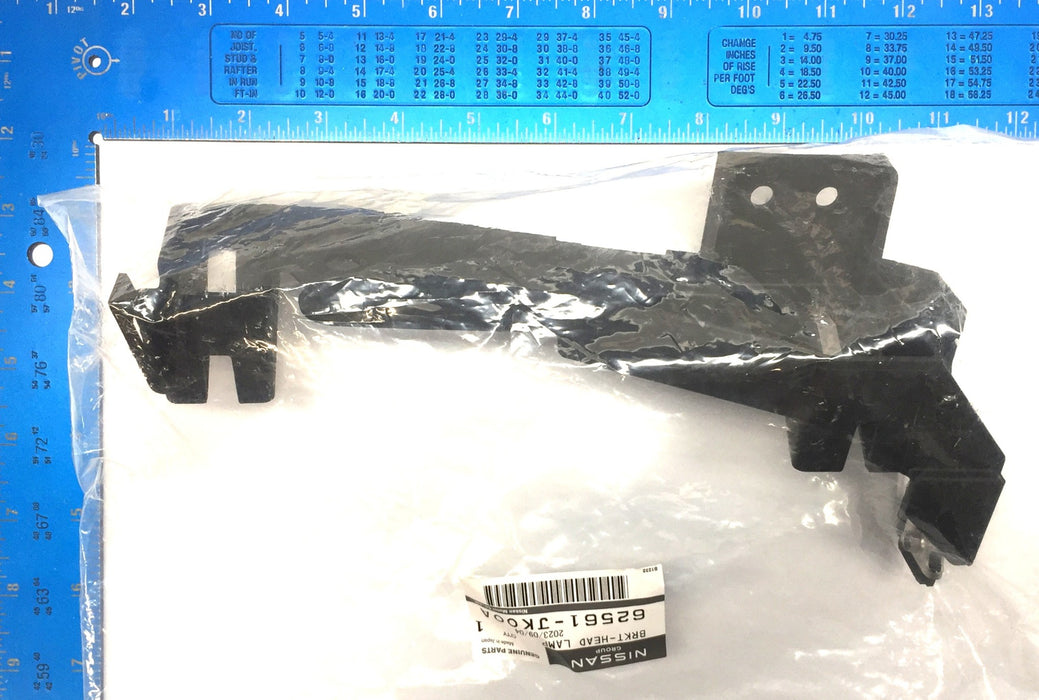 Nissan Group Headlamp Bracket Mount 62561-JK00A NOS